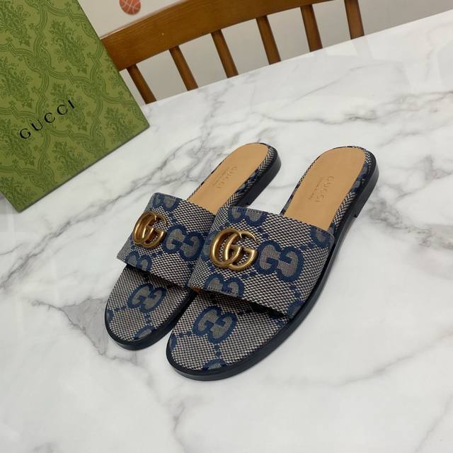 灰蓝 Gucci 古奇 扣 粗跟一字凉拖鞋，经典马鞍扣搭配，一贯的时尚.简约.大气.百搭 鞋面为刺绣牛仔布，里垫为水染牛皮，真皮大底，原版开发五金饰扣 码数：3
