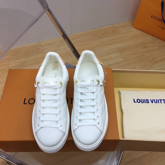 顶级版本： :Louis Vui Tton Ss24 New Arrival～ L家经典厚底运动鞋新版面 加厚凸纹外底，铭纹孔眼再添精致细节。 顶级精品35-4