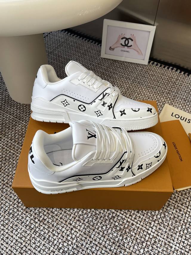 2025最新款Lv Trainer 系列最新运动鞋 整双鞋子采购Zp开发打造，全部定制材料，独家开模大底，细节全部对版出货，连包装也做到跟正品一样。码数:35-