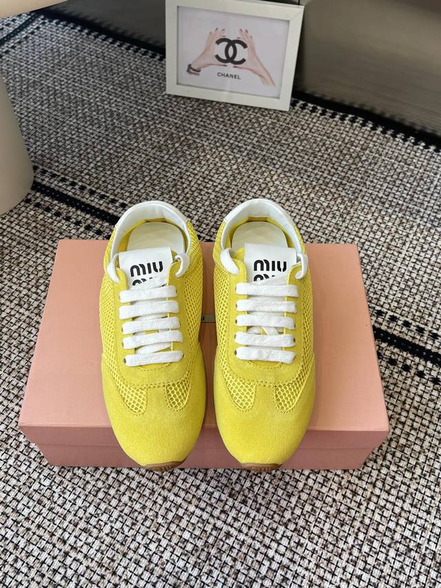 顶级版本Miu Miu 缪缪 25Ss最新 德训鞋 暴走不累 好看又时尚 今年的Miu开了挂啦 每个都特别好看！小白鞋今年主推款 复古做旧时尚 简约高级 随意搭