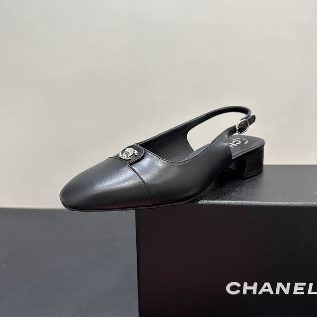 Chanel香奈儿｜小香25P新品经典 双C粗跟后空拼色拼接凉鞋！ 鞋面采用羊皮 内里踮脚均为丝绸羊皮 意大利进口牛皮大底 跟高：4.5Cm Size：35-3