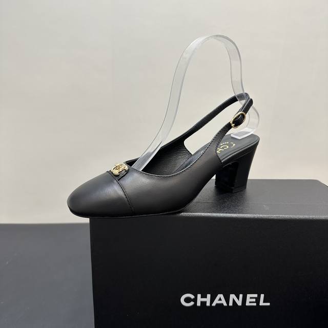 Chanel香奈儿｜小香25P新品经典 双C粗跟后空拼色拼接凉鞋！ 鞋面采用羊皮 内里踮脚均为丝绸羊皮 意大利进口牛皮大底 跟高：7Cm Size：35-39