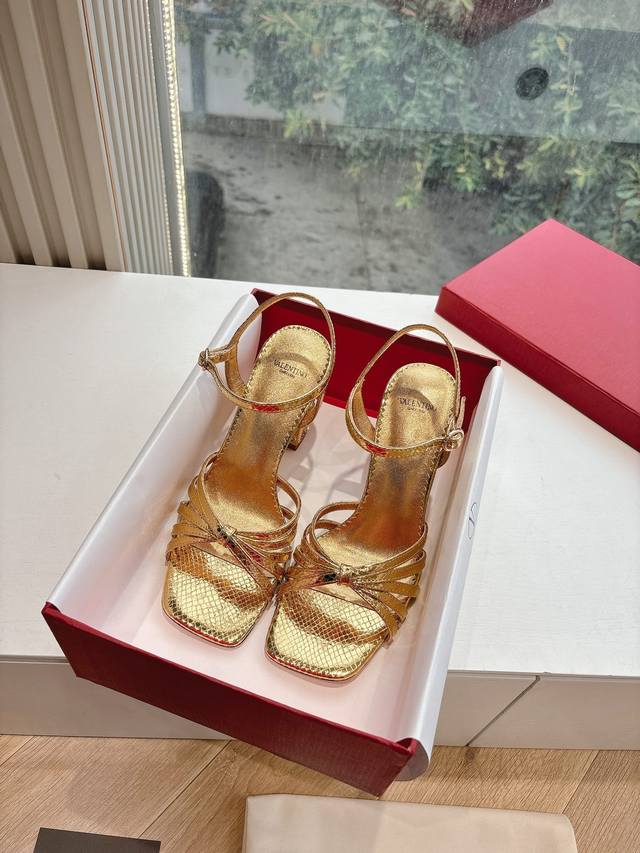 所见即所得G678所见即所得莞货供应原单代购品质Valentino华伦天奴经典2025春夏Vlogo Signature高跟凉鞋 鞋型线条流畅.版型超赞上脚舒适