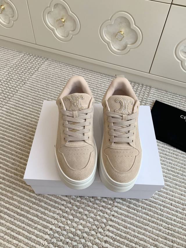 批 Celine 塞林新品凯旋门休闲厚底小白鞋运动鞋 顶级品质 材质进口羊京 羊皮内里 原版开模Tpu大底 Size:35-40 41定做不退换