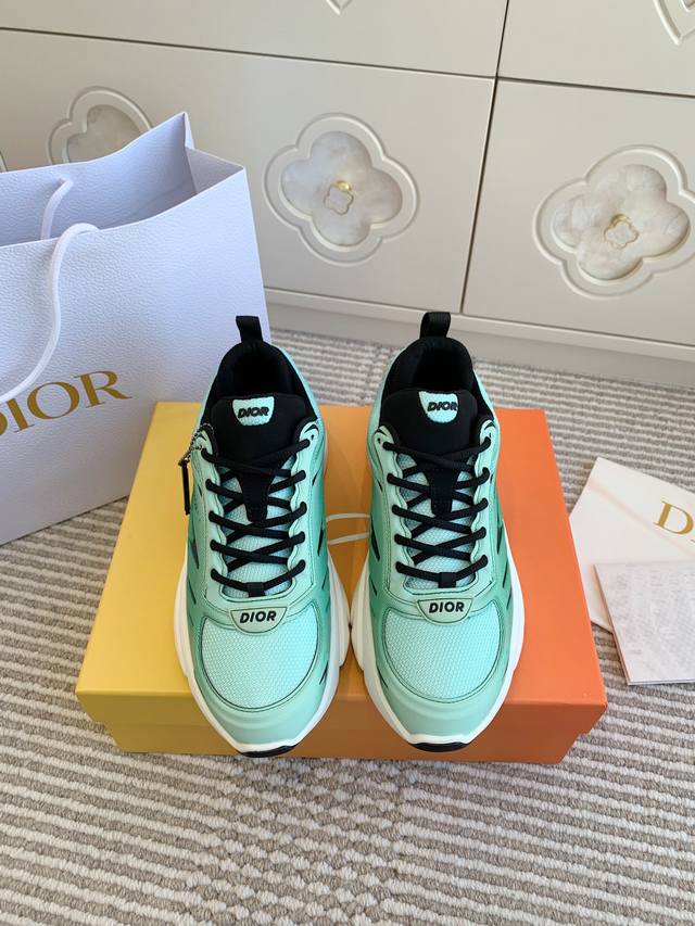 代购级Dior 迪奥2025B44 Blade 邓为同款情侣款厚底老爹鞋 增高运动鞋 这款 B44 Blade 运动鞋采用充盈的廓形设计，醒目时尚，灵感源自 2