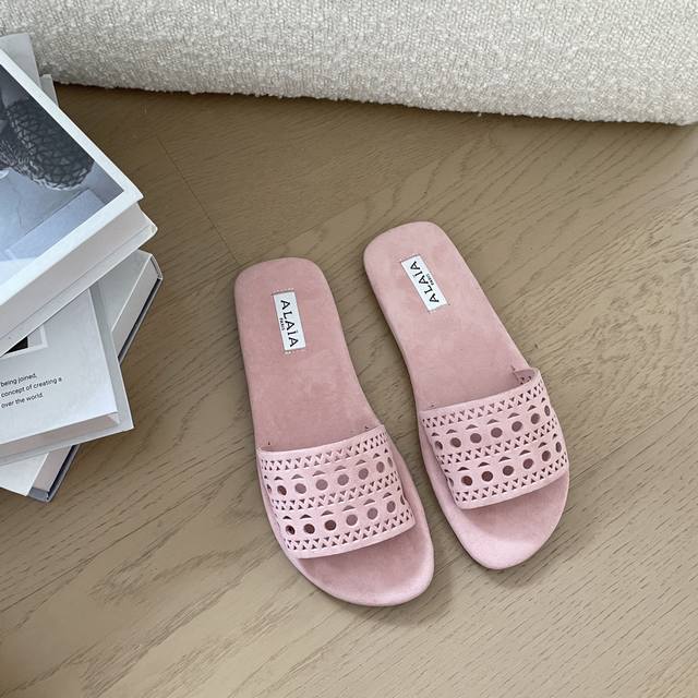个性强烈、设计过硬、吸引高净值女性，今年最大黑马 Alaia，已初显成为 下个 Miumiu 的势头，并开始成为高级时尚圈的一张社交名片。在 Lyst Q3 最