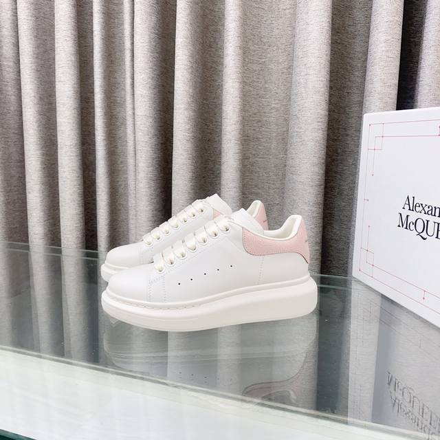 麦昆Alexander Mcqueen 爆裂纹尾 混种羊皮内里 女码 男码 顶级牛皮内里 女码 男码 为小白鞋疯狂打Call 超过150种版面，做市场最顶级的质