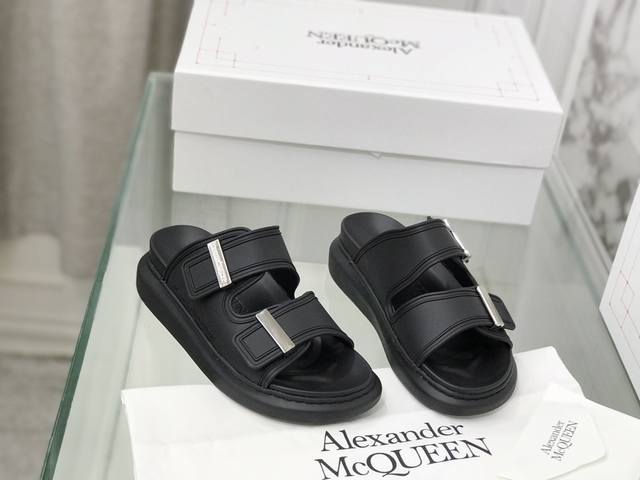 男码20 麦昆Alexander Mcqueen 糖果色拖鞋 原版复刻定制，麦昆两带拖鞋搭配金属扣刻Mcq标志，约5Cm 轻松穿出大长腿，舒适，百搭，夏天必入的