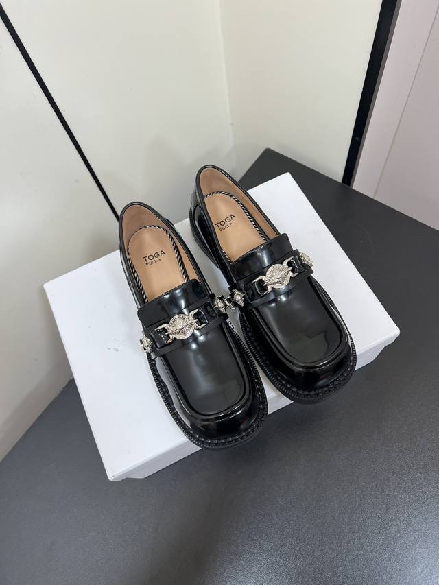 Toga A Fw24 New Arrival～ Toga24秋冬 新款乐福鞋 脚感软，很好穿 鞋面小牛皮材质，内里小牛皮！ Size 35-41 40.41定