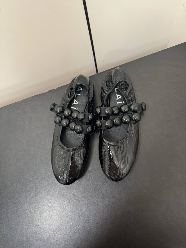 Alaia 阿莱亚24新款圆头芭蕾舞鞋 原版购入法国一线奢侈品牌Alaia 阿莱亚24Ss法式仙女芭蕾舞平底跳舞鞋，Alaia品牌源自其创始人，Azzedine