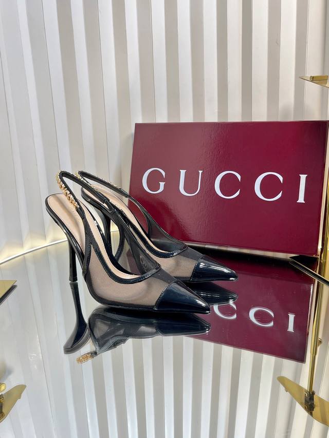 出厂： 顶级版本 Gucci古驰女士G女士尖头银质感小字母Logo跟鞋火爆全网100周年秀场大爆款无原版不开发购买原版一比一完美复刻 ，黑色内里金属链条 面料：