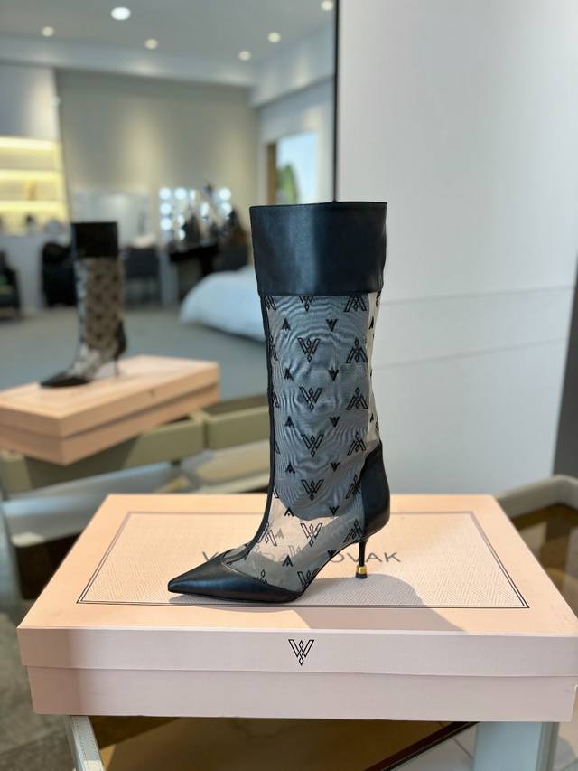 价格P： Vanda Novak来自意大利品牌 全网独家 耗时3个月研发 鞋跟独特设计酒杯 重磅系列 众多联手意大利品牌 推出高级感满分的鞋款系列 火遍Ins神