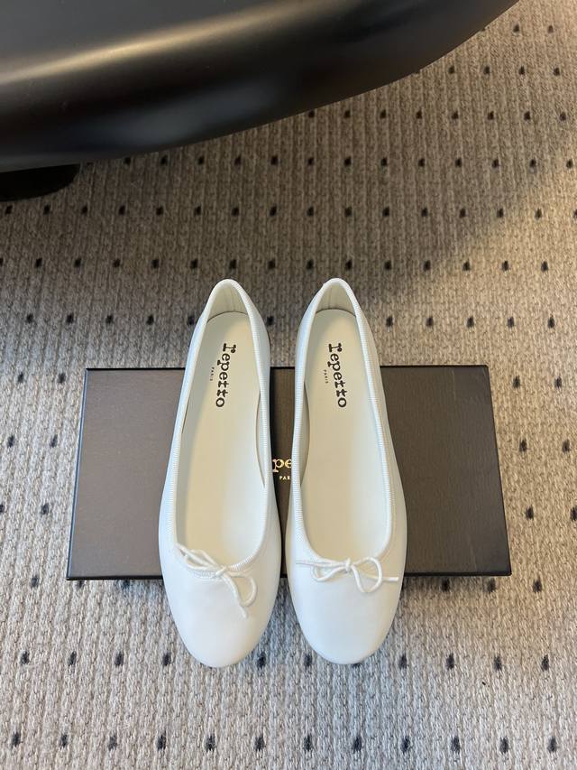 顶级版本 Repetto 25Ss春夏新款 圆头羊皮蝴蝶结玛丽珍单鞋 专注做美鞋的小众品牌来喽！纯粹细腻的皮料，折射出流光溢彩的光芒！蝴蝶结细节点缀，勾勒出优雅