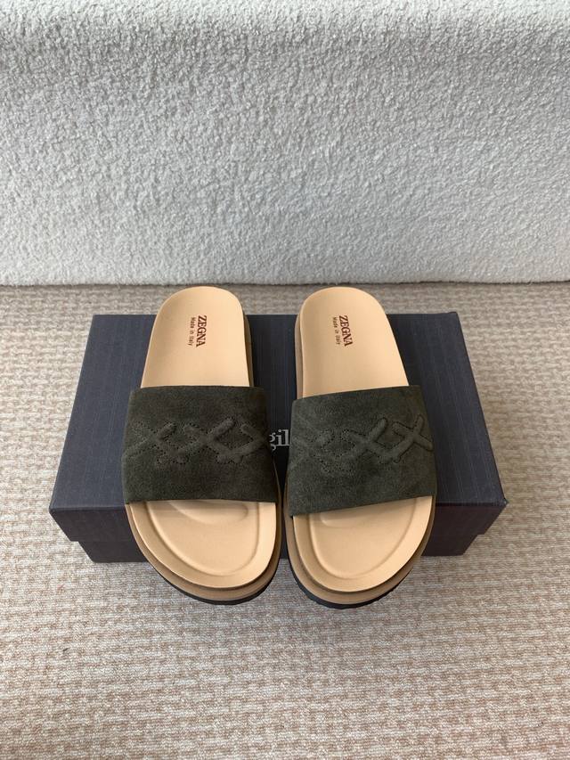 Zegna 杰尼亚 Xxx系列 一字 厚底 老钱风 凉拖鞋 原版购入开发 做货 这款Zegna老钱慵懒气质拿捏，男士夏季必备单品， 这款拖鞋选用柔软小牛皮和翻毛