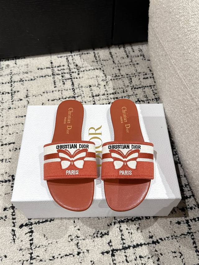 Dior 25 迪奧春夏新款仙女风拖鞋 1:1原版复刻 市面上最高版本 各路时尚博主刷爆小红书！超时髦又充满高级感的单品！轻松打造造高端Look 鞋面：原版进口