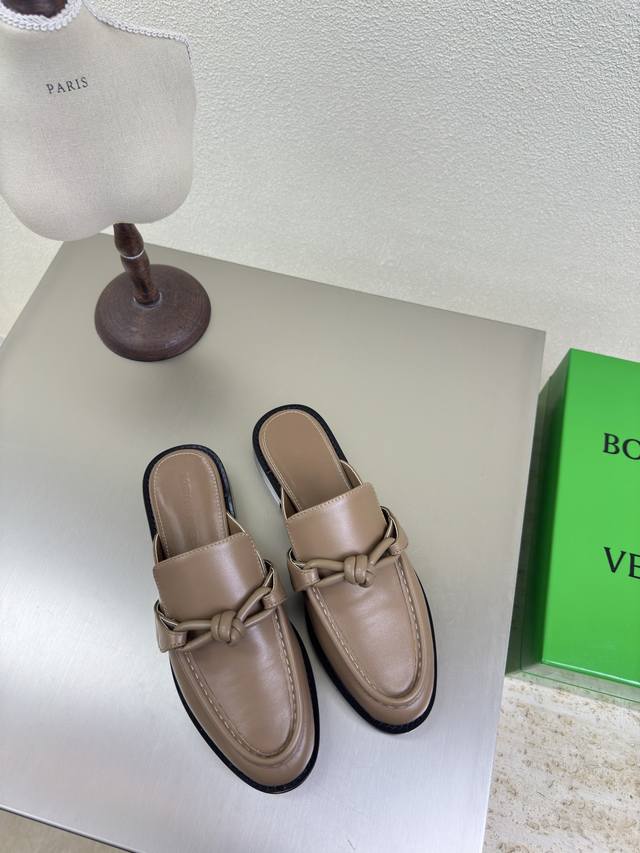 皮扣款 Bottega Venet* 女士Astaire乐福拖鞋 原版一比一做法 一致结绳皮扣 卡其色 当今流行的又一趋势 天花板啦 最全色百搭 精致平底 包裹