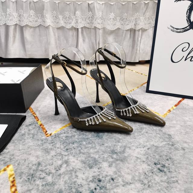 上新 Ysl 顶级高版本 2025新款流苏水钻链条装饰包头凉鞋 细节处理完美 垫脚羊皮 质感细腻 Aaa级意大利黑色真皮大底 极致完美复刻 1鞋面：进口漆皮 2