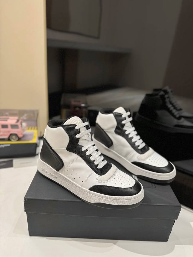 出厂价Pp： 情侣款高版本 Ysl Saint Laurent 圣罗兰 Sl61春夏最新爆款休闲系列 圣罗兰 Sl61 ，原版购入 一比一复刻 ，新鲜血液注入加