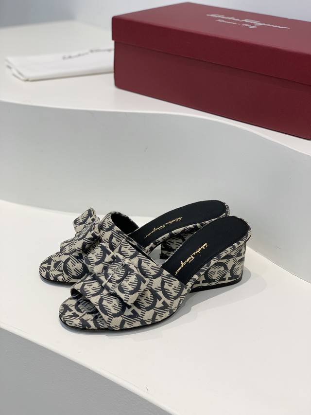 工厂P价 码数34 35 36 37 38 39 40 34.40定制不退换 Sf Salvatore Ferraga*O 菲拉*慕春夏新款Viva粗跟露趾凉拖