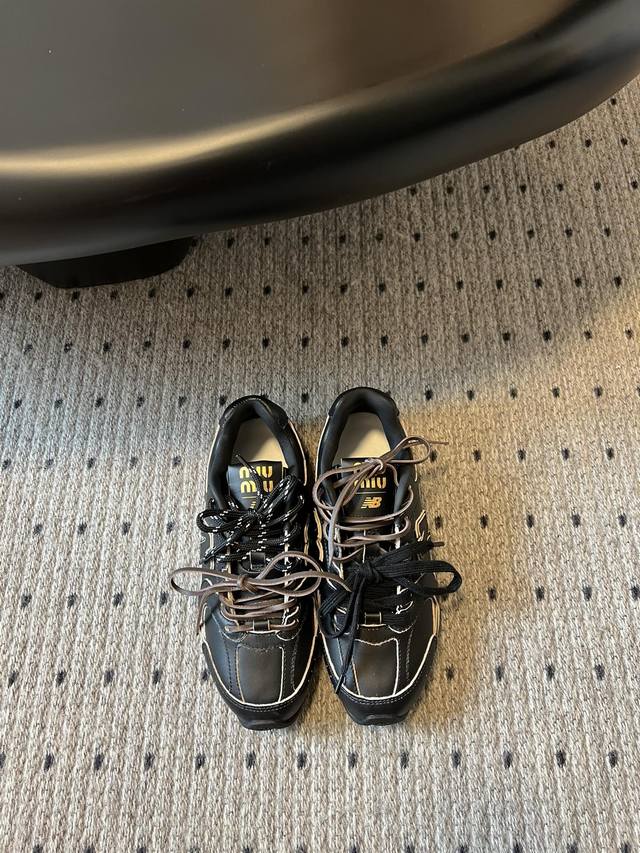 顶级版本 Miumiu X New Balance 联名款Nb运动鞋 Miu Miu 缪缪大秀上爆出的这双与New Balance 新百伦联名款运动 球鞋 后全