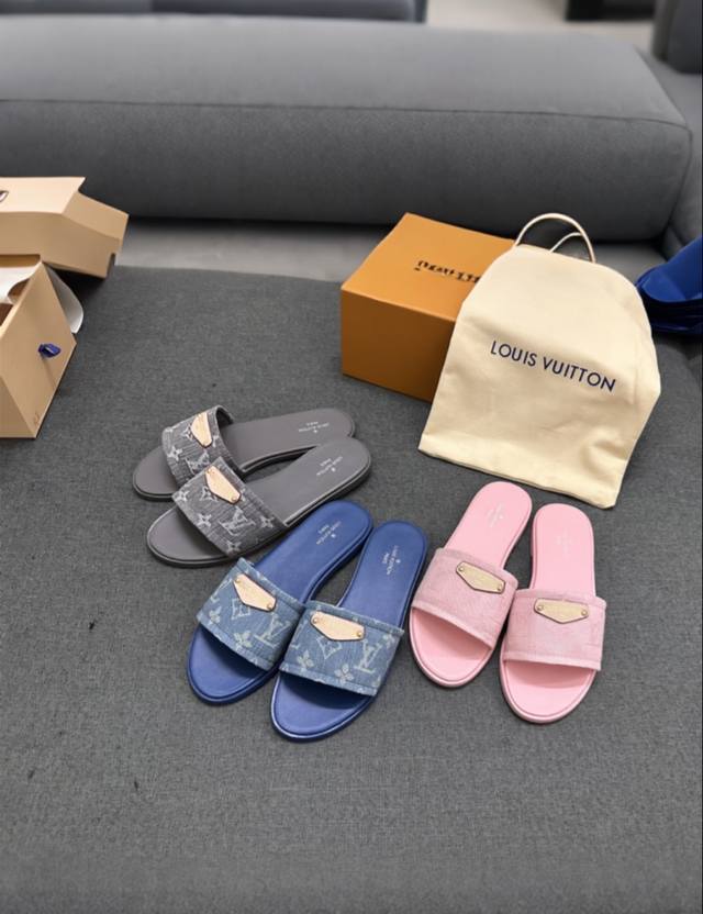 最新 卢家秋冬新品上市 Louis Vuitton 超级好搭瘦腿神器 脚感活力十足，上脚舒适优雅 面料：牛皮面料 内里高档羊皮里 柔软舒适 透气 垫脚：高弹乳胶