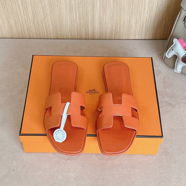 出厂价P Hermes 爱马仕H拖鞋Oran凉鞋系列 时尚又百搭 超级舒服 每个细节都做到极致 原版Swift小牛皮 原版1:1独家私模鞋面 原版真皮沿条大底