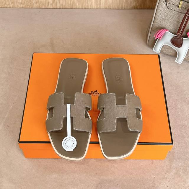 经典大象灰掌纹 』出厂价P Hermes 爱马仕H拖鞋Oran凉鞋系列 时尚又百搭 超级舒服 每个细节都做到极致 原版丝绒面料 原版1:1独家私模鞋面 原版真皮