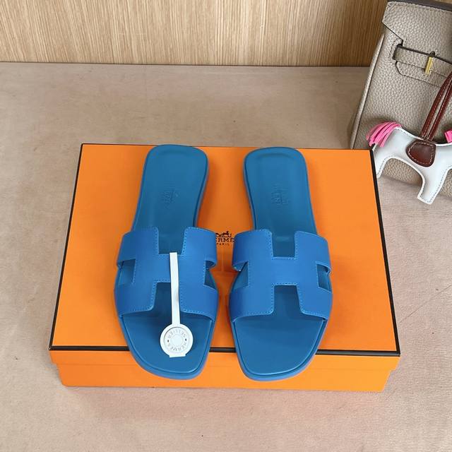 出厂价P Hermes 爱马仕H拖鞋Oran凉鞋系列 时尚又百搭 超级舒服 每个细节都做到极致 原版丝绒面料 原版1:1独家私模鞋面 原版真皮沿条大底 包装: