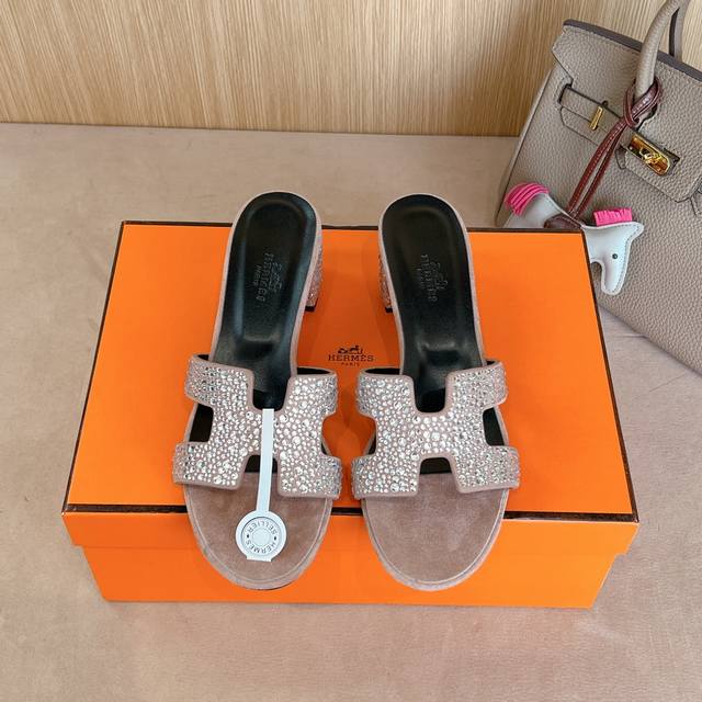 中跟钻面出厂价P Hermes 爱马仕H拖鞋Oasis 凉鞋系列 时尚又百搭 超级舒服 每个细节都做到极致 原版Swift小牛皮 原版1:1独家私模鞋面 原版真