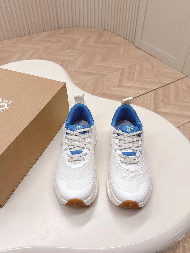出 Loewe X On联名系列 2025年Loewe与On跑首个联名系列上架联名款Cloudtilte 2.0全新配色的户外跑鞋，鞋面采用可循环利用的再生涤纶