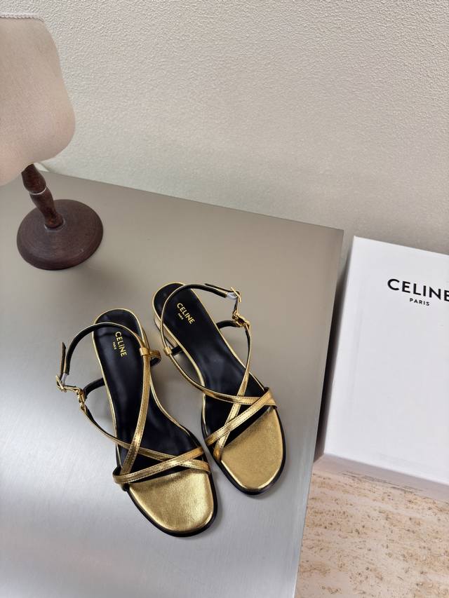 中跟 条带凉鞋 钢印凯旋门Logo Celine 专属 凯旋门系列 拖鞋 赛琳 家族元素设计 钢印Logo Logo 金色 金属牛皮 钢印压模而成立体感十足 对