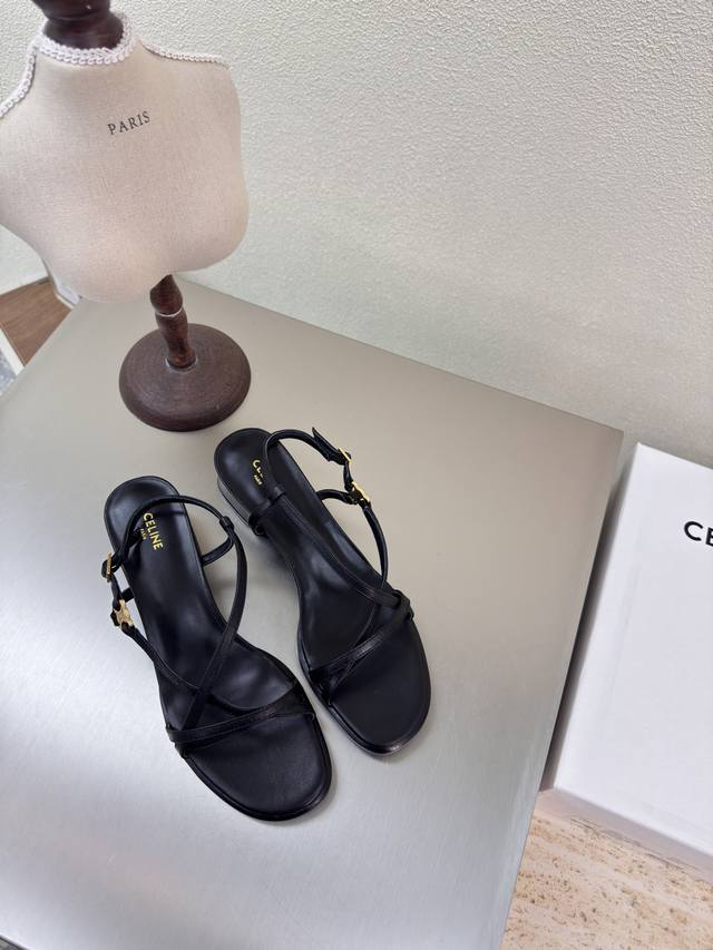 中跟 条带凉鞋 钢印凯旋门Logo Celine 专属 凯旋门系列 拖鞋 赛琳 家族元素设计 钢印Logo Logo 黑色小牛皮 钢印压模而成立体感十足 对标对