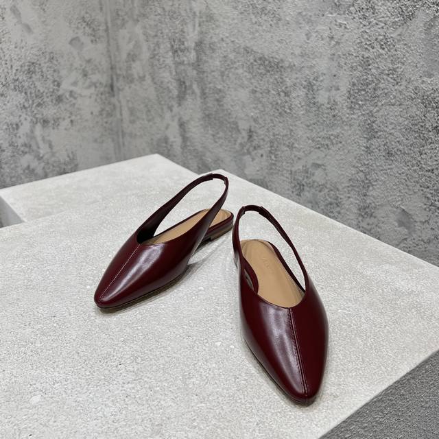 bottega Venet* 葆蝶家Bv最新款Sofia系列 芭蕾舞鞋 以意大利顶级工艺为灵魂，Bottega Veneta芭蕾舞鞋重新定义了现代女性的足尖优雅