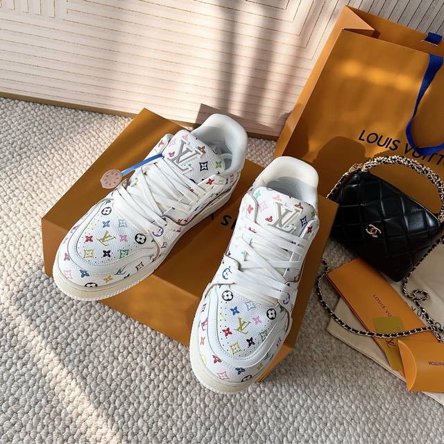 情侣款 Louis L驴牌 Lv X Trainer 村上隆联名三彩休闲运动板鞋 鞋面：牛皮 Tpu大底 码数：35-46正码