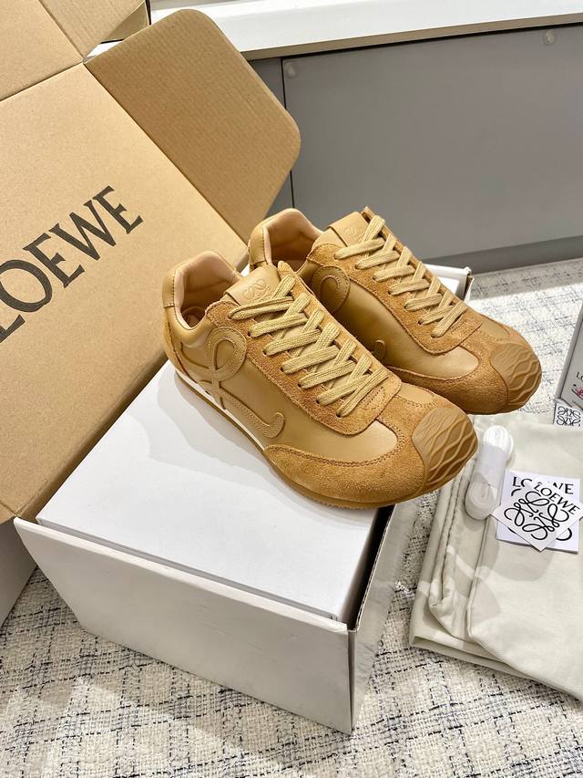 皮面 顶级版Loewe 罗意威 最新走秀款 Ballet Runner 2.0情侣款 芭蕾 休闲 运动鞋 德训鞋 阿甘鞋 原版购入开发 做货 尼龙和牛皮革运动鞋