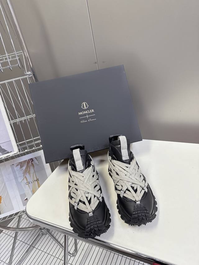 Rick Owens X Moncler 疯狂绑带V底鞋 登山鞋 情侣款 这季联名新鞋太帅啦！选用Moncler的经典户外鞋Trailgrip加上Rick Ow