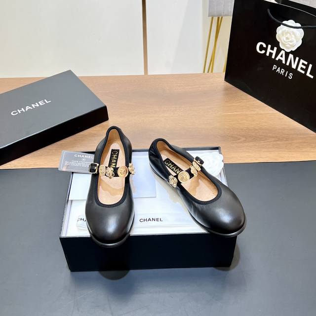 顶级版本 早秋新品Chanel 香奈儿小香风珍珠T带平底芭蕾舞鞋、玛丽珍单鞋 香奶奶家一贯的优雅名媛气质 高级感十足！上脚非常Nice～不管光脚穿或搭配裙装、裤