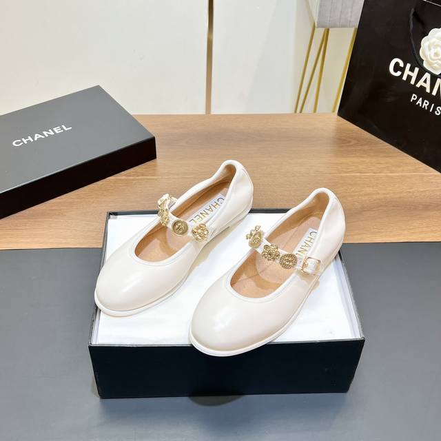顶级版本 早秋新品Chanel 香奈儿小香风平底芭蕾舞鞋、玛丽珍单鞋 香奶奶家一贯的优雅名媛气质 高级感十足！上脚非常Nice～不管光脚穿或搭配裙装、裤装、都非