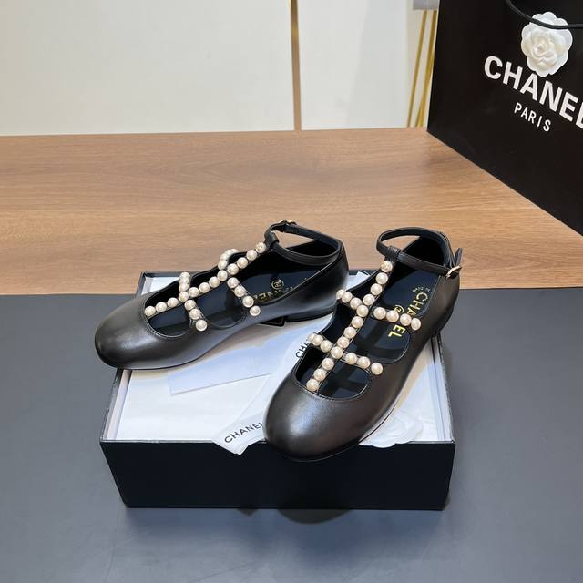 顶级版本 早秋新品Chanel 香奈儿小香风珍珠T带平底芭蕾舞鞋、玛丽珍单鞋 香奶奶家一贯的优雅名媛气质 高级感十足！上脚非常Nice～不管光脚穿或搭配裙装、裤