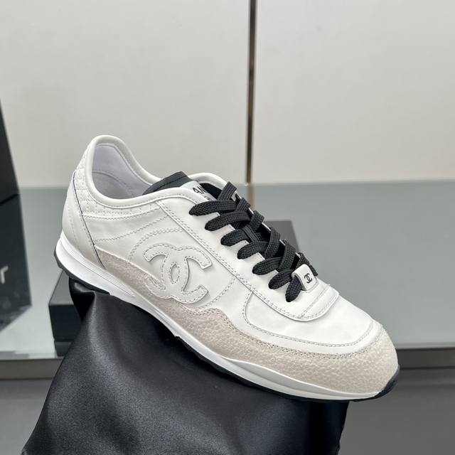 主推款 正确版本，顶级品质！Chanel 25P春夏新款运动鞋 官网同步上 专柜断货王 各大博主社交日推款，这季新款简直闭眼入，上脚秀气灵动狂好看，率性的休闲运