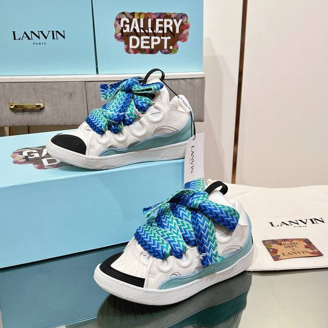 顶级版本 白蓝色 White Blue Lanvin浪凡情侣款Curb运动鞋拼接系带低帮时尚板鞋，涂鸦、泼墨面包鞋滑板鞋高帮鞋 The Curb是一款灵感来自9