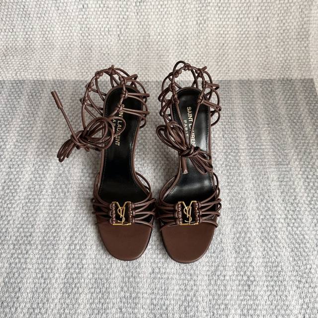 正确版最高版本 Saint Lauren* * 24 春夏大热全新系带高鞋跟鞋！经典Cassander复古Logo搭配野性自由高雅性感并存收男也收女的Ysl不接