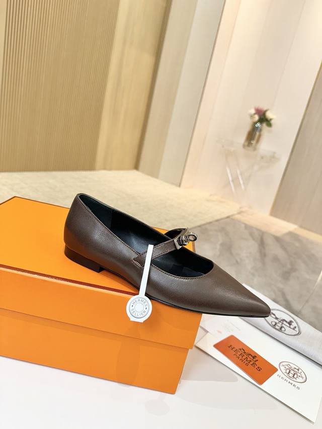 爱马仕Hermes，爱马仕Hermes，出厂价P 真皮大底 顶级版本！原版开发 鞋面：植柔羊皮 羊猄皮 内里垫脚 混种羊皮 大底：意大利真皮大底 码数：34-4