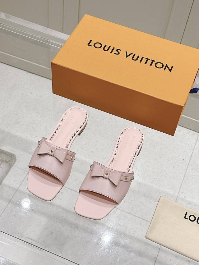 女款 Lv X Tm 路易威登X村上隆联名6Am 系列 白三彩 平底 凉拖鞋 原版购入开发 做货 本款 6Am 凉拖出自路易威登 X 村上隆再版系列，为全幅 M