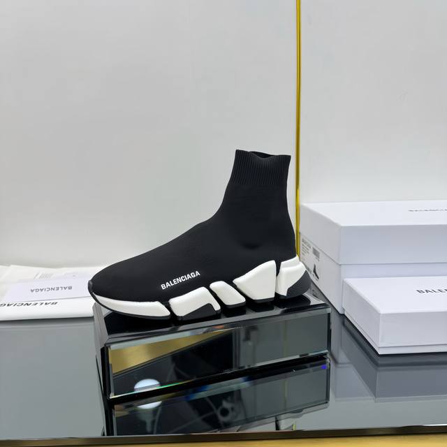 出厂价Pp 顶级Balenciaga巴黎世家毛线飞织靴 升级版推出Speed 2.0 版本全新袜子鞋原厂货 绝非通版 袜子部分可以把脚背和脚踝完全包裹起来， 鞋