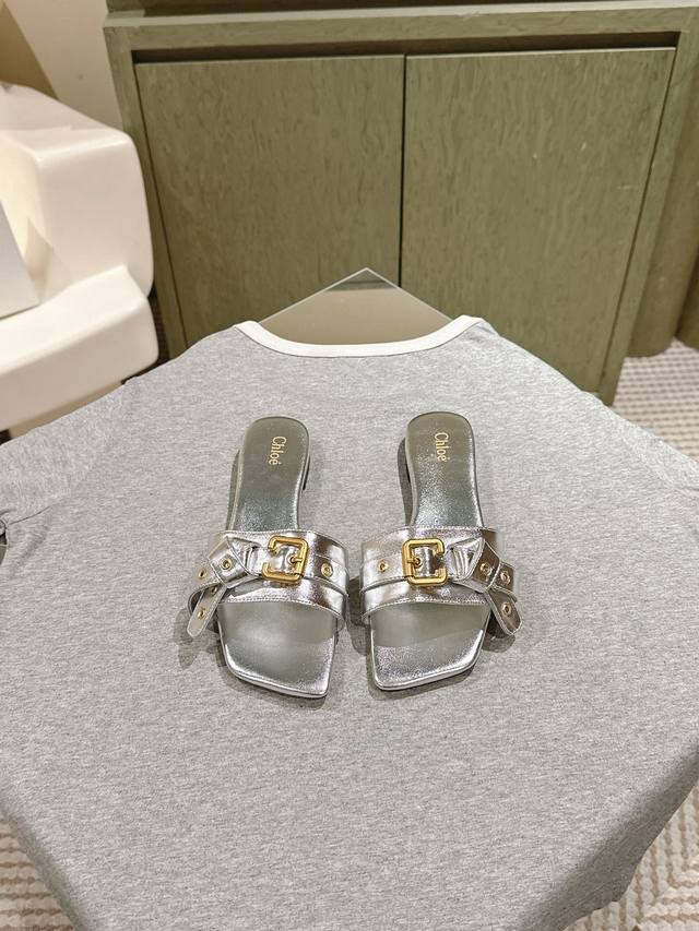 225 克洛伊新款拖鞋现货上新专柜验货级别 鞋面原版一比一定制牛皮，内里水晶羊皮垫脚，真皮大底！ Size：35-39 40 定做