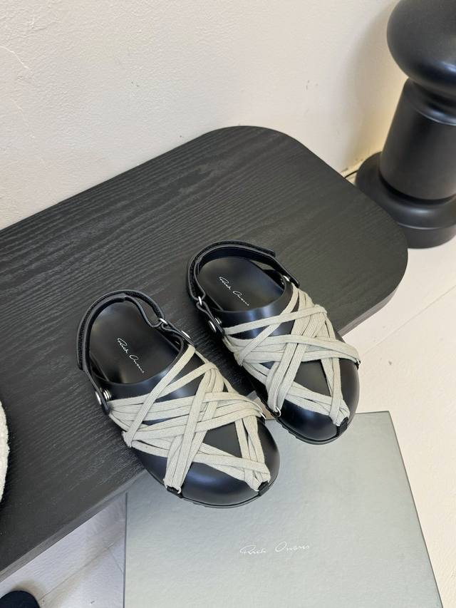 Rick Owens25Ss情侣款弧形勃肯半拖系列 Megalace Mule Granola 暗黑先锋五芒星疯狂系带款家族标识设计.牛皮四合扣後帶還可以拆卸，