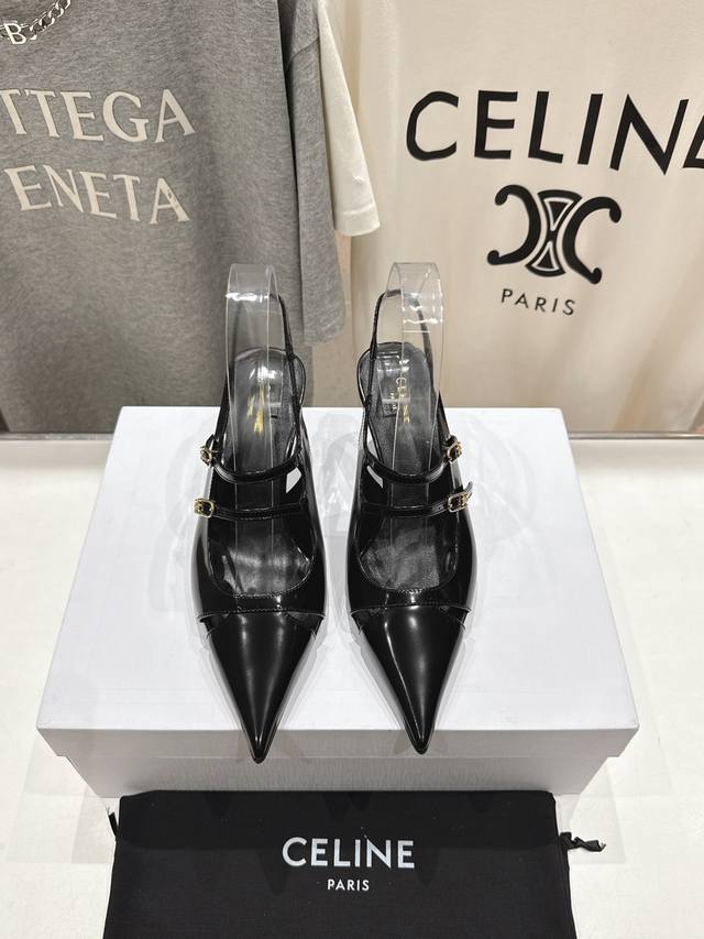 高版本出厂 Celine 赛琳2025Ss夏季新品简易尖头高跟凉鞋～ 复古简约又时尚 上脚舒适.百搭.显瘦，超有气质～百搭日常着用都是一绝的单品！小平跟轻松无压