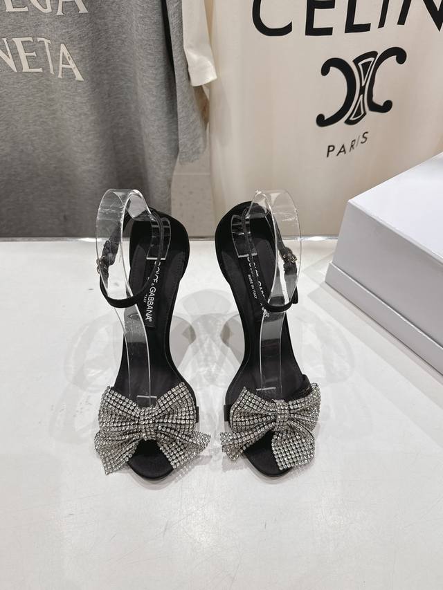 高版本出厂 & 2025春夏新品高跟凉鞋 Dolce & Gabbana...Dg杜嘉班纳时装走秀款凉鞋！ 高级感拉满辣妹风#修长鞋型加上10公分细高跟气场全开