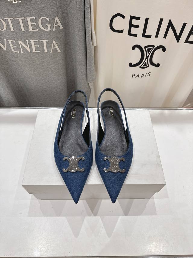 高版本出厂 Celine 赛琳25Ss 早春最美黑银尖头平底鞋小凉鞋～ 思琳标志性的五金扣高级优雅 上脚显瘦得来超有气质～百搭日常着用都是一绝的单品！小平跟轻松